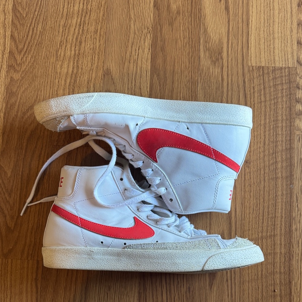 Nike White and Red High-Tops